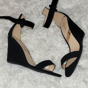 BLACK STRAP WEDGE SANDALS